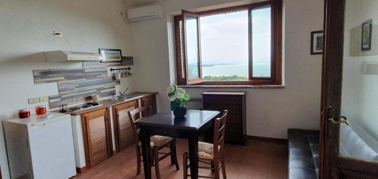 Poloturisticoumbria Rustico Con Piscina Vista Lago Passignano sul Trasimeno Buitenkant foto